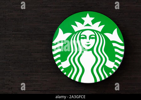Shanghai, China. 3. Okt, 2019. Starbucks Logo in Shanghai Pudong International Airport. Ein amerikanischer Kaffee und Kaffeehaus Kette. Credit: Alex Tai/SOPA Images/ZUMA Draht/Alamy leben Nachrichten Stockfoto