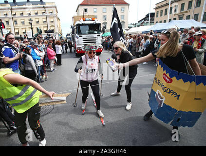 LINKÖPING 20170513 Kårtegen unter Studentorkesterfestivalen, SOF, ich Linköping på lördagen. Många Kårtegen lockade besökare år och ich'S Var temat Sverige genom tiderna". Der Student Orchester Festival, SOF, in Linköping am Samstag. Die Kårteen lockten viele Besucher und in diesem Jahr war das Thema "Schweden durch die Jahrhunderte". Foto Jeppe Gustafsson Stockfoto