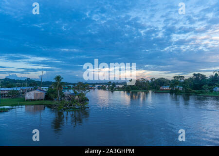 Ein 2 - Tages - riverboat Reise von Manaus Tefé auf dem Amazonas Fluss oder Rio Solimoes, Ende der Regenzeit, der Amazonas, Brasilien, Lateinamerika Stockfoto