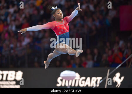 Stuttgart, Deutschland. 08 Okt, 2019. Simone BILES (USA), am Boden. Frauen Mannschaft endgültig, Frauen Team Finale, Turn-WM 2019 in Stuttgart vom 04.10-13.10.2019, Hans Martin Schleyer Halle, 49 Abb. Gymnastics World Championships. | Verwendung der weltweiten Kredit: dpa/Alamy leben Nachrichten Stockfoto