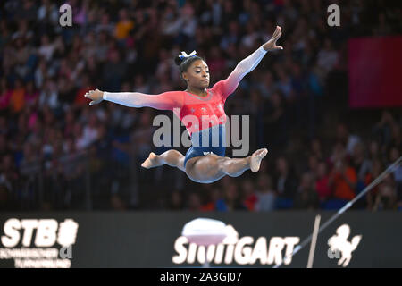 Stuttgart, Deutschland. 08 Okt, 2019. Simone BILES (USA), am Boden. Frauen Mannschaft endgültig, Frauen Team Finale, Turn-WM 2019 in Stuttgart vom 04.10-13.10.2019, Hans Martin Schleyer Halle, 49 Abb. Gymnastics World Championships. | Verwendung der weltweiten Kredit: dpa/Alamy leben Nachrichten Stockfoto