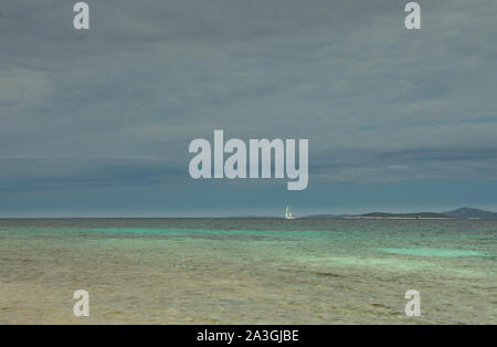 Bewölkten Tag Sommer an der Adria. Stockfoto