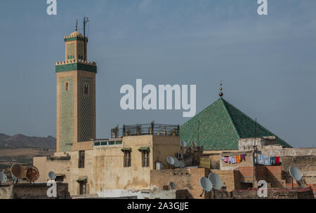 Ein Bild des Al-Attarine Madrasa als von einem Aussichtspunkt aus gesehen. Stockfoto