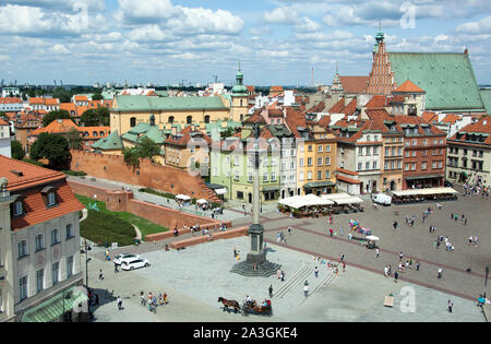 Die Luftaufnahme der Warschauer Altstadt mit 17. Jahrhundert Spalte für König Sigismund III (Polen). Stockfoto