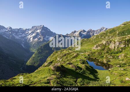 Frankreich, Hautes Alpes, Nationalpark Ecrins, Tal von Valgaudemar, La Chapelle en Valgaudemar, See Lauzon (2008 m) und Sirac (3441 m) im Hintergrund Stockfoto