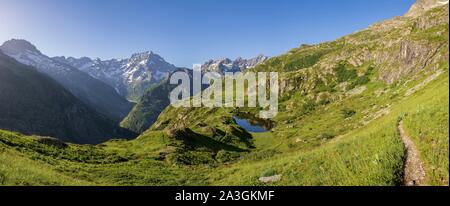 Frankreich, Hautes Alpes, Nationalpark Ecrins, Tal von Valgaudemar, La Chapelle en Valgaudemar, See Lauzon (2008 m) und Sirac (3441 m) im Hintergrund Stockfoto