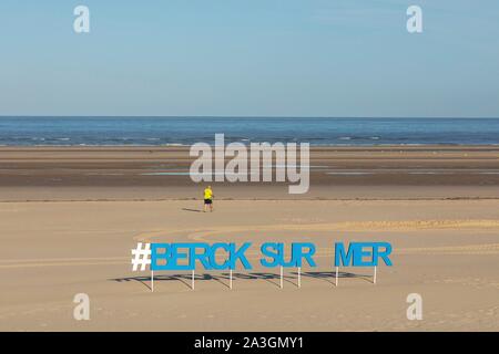 Frankreich, Nord-Pas-de-Calais", Berck-sur-Mer, # Berck-sur-Mer am Strand installiert Stockfoto