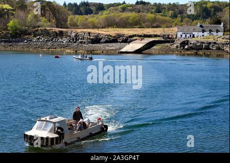 Vereinigtes Königreich, Schottland, Highland, Innere Hebriden, Insel Ulva in der Nähe der Westküste der Insel Mull, Boot Liaison mit der Insel Stockfoto