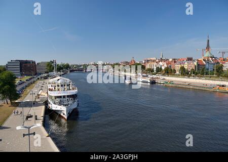 Polen, Westpommern, Smolecin (Szczecin), Oder touristische Docks (Piast Boulevard) mit der Altstadt und im Hintergrund das Schloss der Pommerschen Herzöge Stockfoto