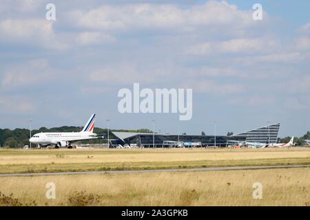 Frankreich, Nord, Lesquin, Flughafen Lille-Lesquin, Air France Flugzeug Landung Stockfoto