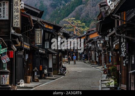 Alten, traditionellen Dorf der Nakasendo, Central Mountain Route, Narai-juku, Kiso Tal, Nagano, Japan Stockfoto