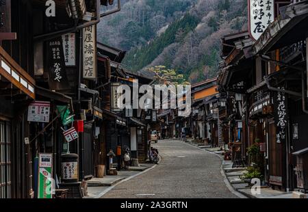 Alten, traditionellen Dorf der Nakasendo, Central Mountain Route, Narai-juku, Kiso Tal, Nagano, Japan Stockfoto