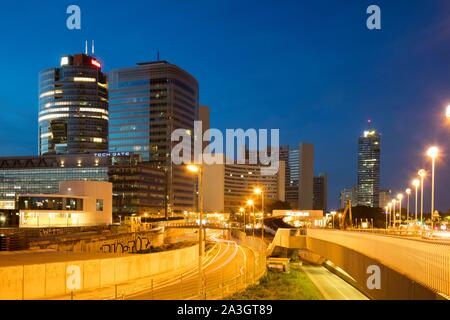 Internationales Zentrum Wien, Donaucity, Uno-City, Nachtaufnahme, Wien, Österreich Stockfoto