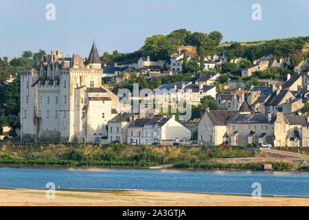 Frankreich, Maine-et-Loire, Loire Tal als Weltkulturerbe von der UNESCO, Montsoreau, beschriftet Les Plus beaux villages de France (Schönste Dörfer Frankreichs), Schloss Montsoreau am Ufer der Loire Stockfoto