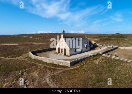 Frankreich, Finistere, Iroise, Baie des Tr?? s, - Cleden-Cap Sizun, Pointe du Van, Saint Sie Kapelle (Luftbild) Stockfoto