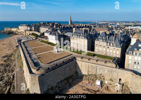 Frankreich, Ille et Vilaine, Cote d'Emeraude (Smaragdküste), Saint Malo, die Stadtmauer, der Bastion de la Hollande (Luftbild) Stockfoto