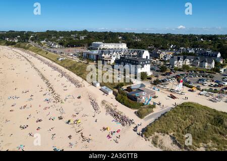 Frankreich, Cotes d'Armor, Cote de Penthi? vre, Plurien, Sables d'Or Les Pins (Luftbild) Stockfoto