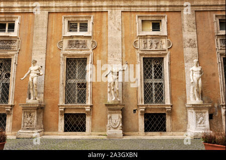 Italien, Rom, Palazzo Mattei di Giove (AD 1598-1618), Innenhof, Architekten Carlo Maderno Stockfoto