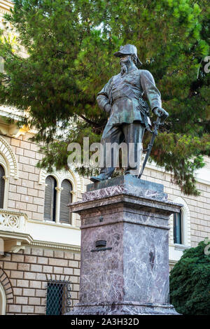 Statue von Vittorio Emanuele II, ersten König des vereinten Italien, an der Piazza Vittorio Emanuele II, Lecce, Apulien (Puglia) im südlichen Italien Stockfoto