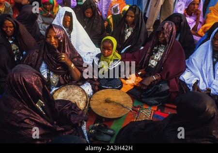 Algerien, Tamanrasset, Tuareg Frauen an Tafsit Partei Stockfoto