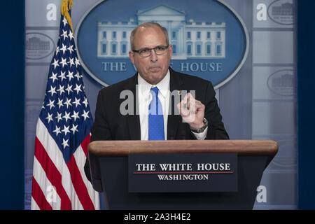 Washington, District of Columbia, USA. 8. Oktober, 2019. Amtierender Kommissar der US-amerikanischen Zoll- und Grenzschutzbehörden Mark Morgan hält eine Pressekonferenz im Weißen Haus in Washington, DC, 8. Oktober 2019. Quelle: Chris Kleponis/Pool über CNP Credit: Chris Kleponis/CNP/ZUMA Draht/Alamy leben Nachrichten Stockfoto