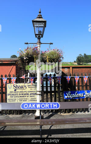 Oakworth Station auf dem Keighley & Worth Valley Railway Heritage Line, in West Yorkshire, UK Stockfoto