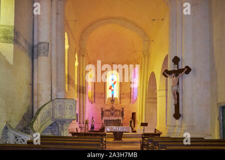 Frankreich, Charente Maritime, Dampierre sur Boutonne, Kirchenschiff von St. Pierre Kirche Stockfoto