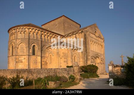 Frankreich, Charente Maritime, Mündung der Gironde, Talmont sur Gironde, Les Plus beaux villages de France (Schönste Dörfer Frankreichs), die Sainte Radegonde Kirche, in der Saintonge im romanischen Stil des 12. Jahrhunderts Stockfoto