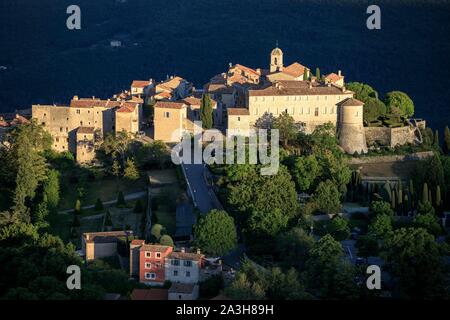 Frankreich, Alpes Maritimes, Parc Naturel Regional des Prealpes d'Azur Gourdon, beschriftet Les Plus beaux villages de France Stockfoto