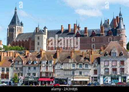 Frankreich, Loiret, Gien, Chateau Musee de Gien (Museum von Gien) aus dem 15. Jahrhundert, Stadt Stockfoto