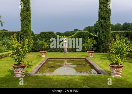 Frankreich, Loiret, Montbarrois, Parc du Manoir de la Javeliere (Javeliere Manor House Park), Garten und Teich Stockfoto