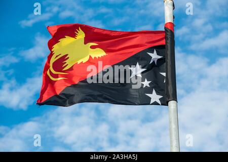 - Papua-New Guinea, Golf von Papua, National Capital District, Port Moresby Stadt, offizielle Flagge des Landes Stockfoto