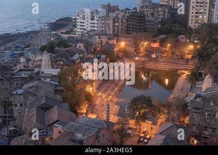 Die banganga Tank ist eine alte Wasserbehälter, der Bestandteil des Walkeshwar Tempel Komplex in Malabar Hill von Mumbai in Indien. Stockfoto