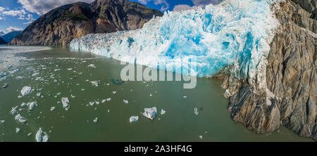 USA, Alaska, Tracy Arm-Furten Terror Wildnis, Antenne Panoramablick auf zerbrochenen blauen Fläche von Dawes Gletscher im Sommer am Nachmittag Stockfoto