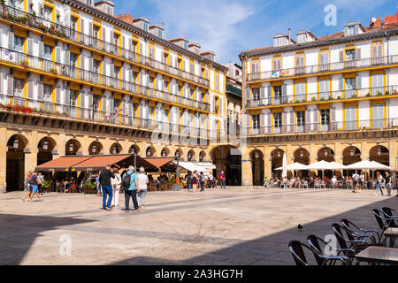 Platz der Verfassung, die Plaza de la Constitucion, San Sebastian, Baskenland, Spanien, Europa Stockfoto