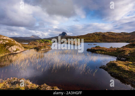 Loch Druim Suardalain, das Glen Loch, & Suilven ein Berg in Inverpoly National Nature Reserve Assynt Sutherland in den schottischen Highlands Stockfoto