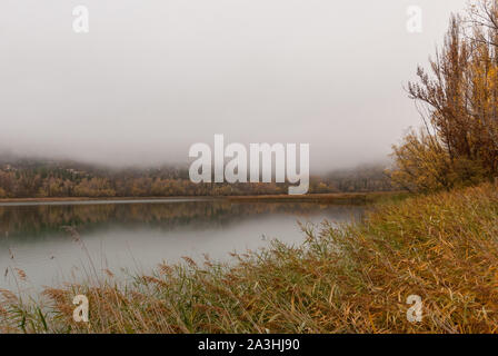 Herbst in der Laguna de Uña in Cuenca, Spanien Stockfoto