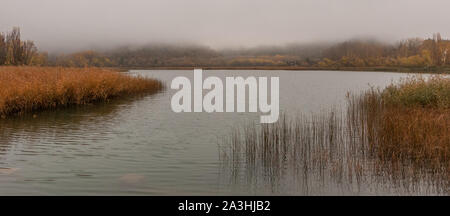 Herbst in der Laguna de Uña in Cuenca, Spanien Stockfoto