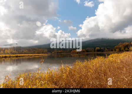 Herbst in der Laguna de Uña in Cuenca, Spanien Stockfoto