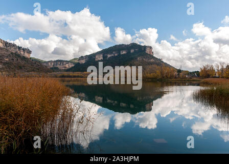 Herbst in der Laguna de Uña in Cuenca, Spanien Stockfoto