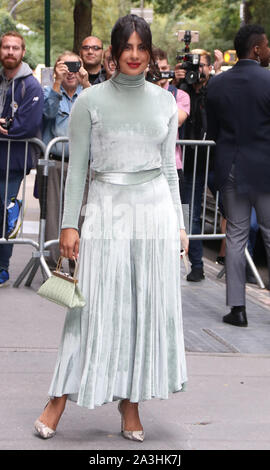 New York, NY, USA. 8. Oktober, 2019. Priyanka Chopra Jonas an der Ansicht Förderung ihren neuen Film der Himmel Rosa am Oktober 08, 2019 in New York City. Credit: Rw/Medien Punch/Alamy leben Nachrichten Stockfoto