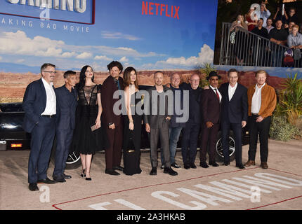 WESTWOOD, CA - 07. Oktober: (L-R) Vince Gilligan, Charles Baker, krysten Ritter, Matt Jones, Betsy Brandt, Aaron Paul, Dean Norris, Jonathan Banks, Giancarlo Esposito, Bryan Cranston und Jesse Plemons die Premiere der von Netflix "El Camino teilnehmen: Ein Breaking Bad Movie" im Regency Dorf Theater am 07. Oktober 2019 in Westwood, Kalifornien. Stockfoto