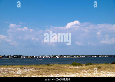 Haus am Ufer des großen Lagune in der Nähe von Pensacola, Florida, USA Stockfoto