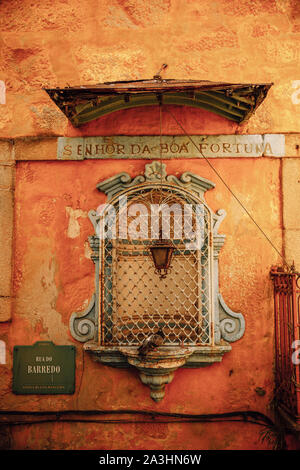 Familie Schild auf dem Gehäuse Fassade in Porto Stockfoto