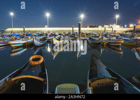 Hölzerne Boote im Hafen von Aveiro wider Stockfoto