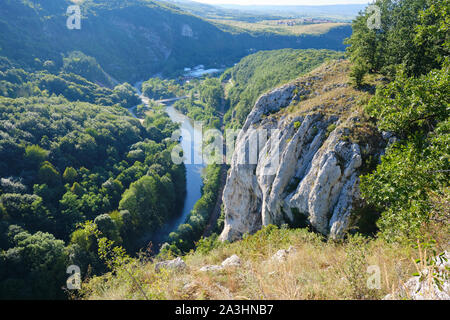 Aussichtspunkt am Ende der Via ferrata Route genannt Casa Zmeului, in der Nähe der Vadu Crisului, Bihor, Rumänien, an einem sonnigen Nachmittag, mit szenischen Crisul R Stockfoto