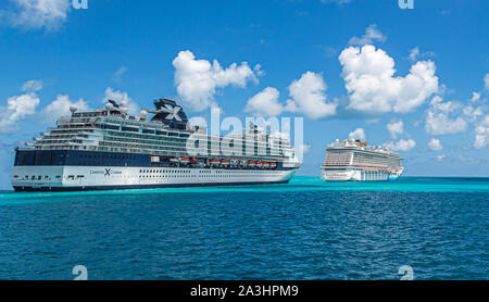 HAMILTON, Bermuda - 12. Juli 2017: Royal Caribbean über 25 Schiffe und eigenen Celebrity Cruise Lines bedienen Stockfoto