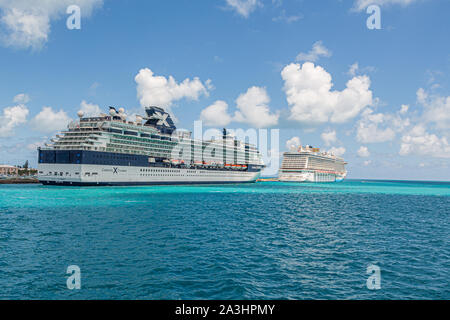 HAMILTON, Bermuda - 12. Juli 2017: Royal Caribbean über 25 Schiffe und eigenen Celebrity Cruise Lines bedienen Stockfoto