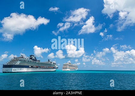 HAMILTON, Bermuda - 12. Juli 2017: Royal Caribbean über 25 Schiffe und eigenen Celebrity Cruise Lines bedienen Stockfoto