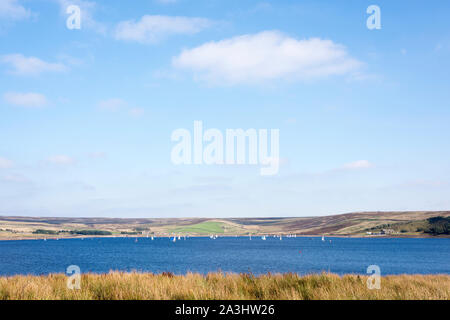 Segeln auf Grimwith Reservoir, North Yorkshire. Stockfoto